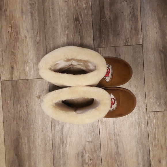 Kansas City Chiefs Womens Fur Boots.  UGG inspired; Great Condition sz 10 - Picture 3 of 5